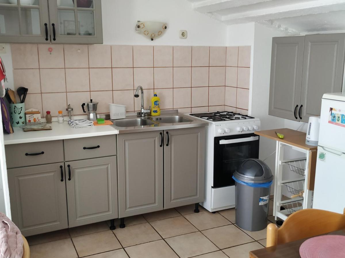 Apartmani Zlatko พูลา ภายนอก รูปภาพ