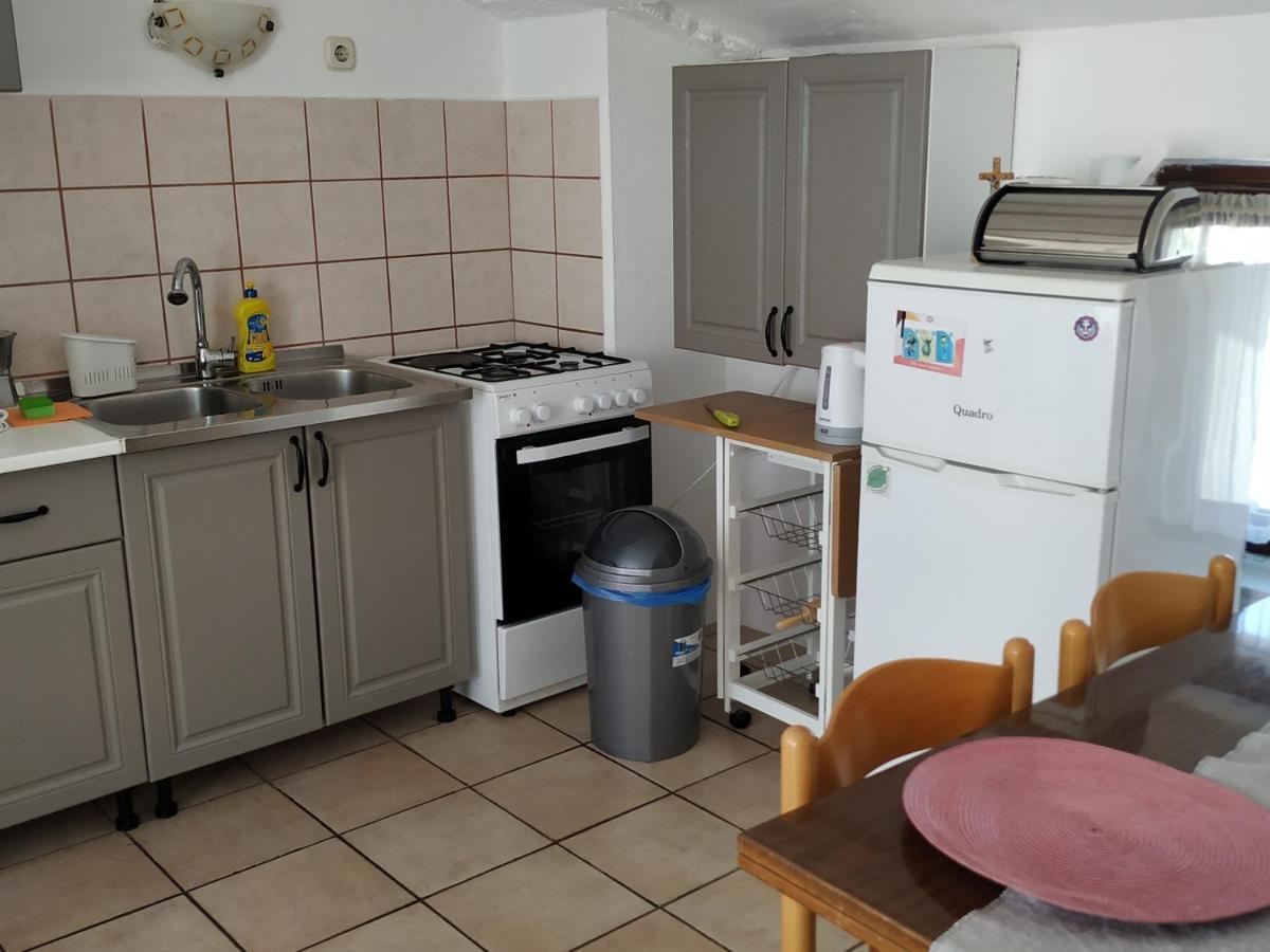 Apartmani Zlatko พูลา ภายนอก รูปภาพ